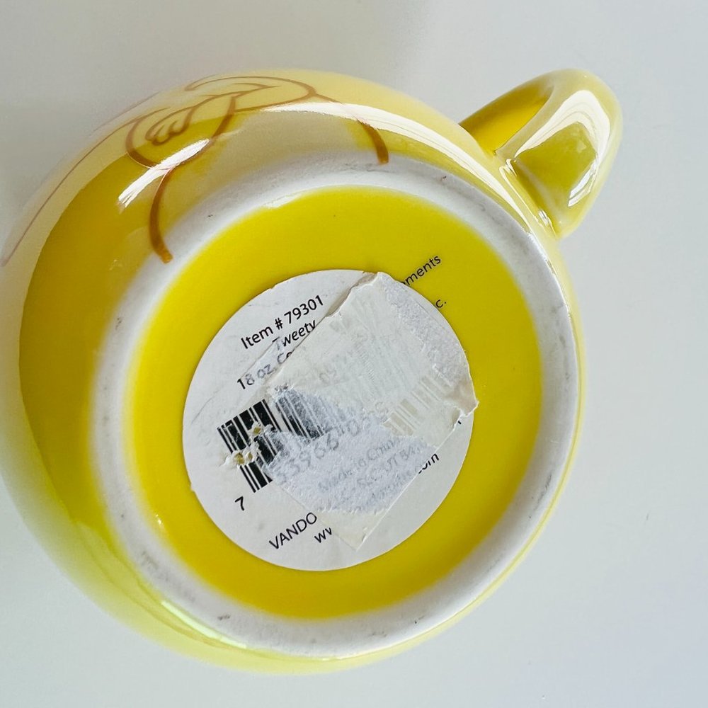 TWEETY BIRD Looney Tunes "I Tawt I Taw a Puddy Tat" Mug EUC - Picture 3 of 5